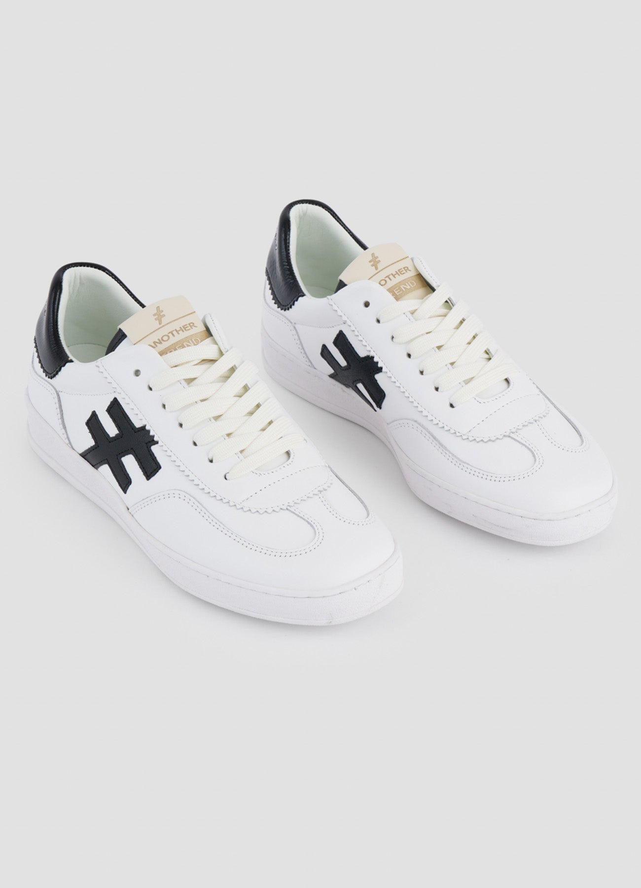Iconic 2 M3-71 : Whitw Black