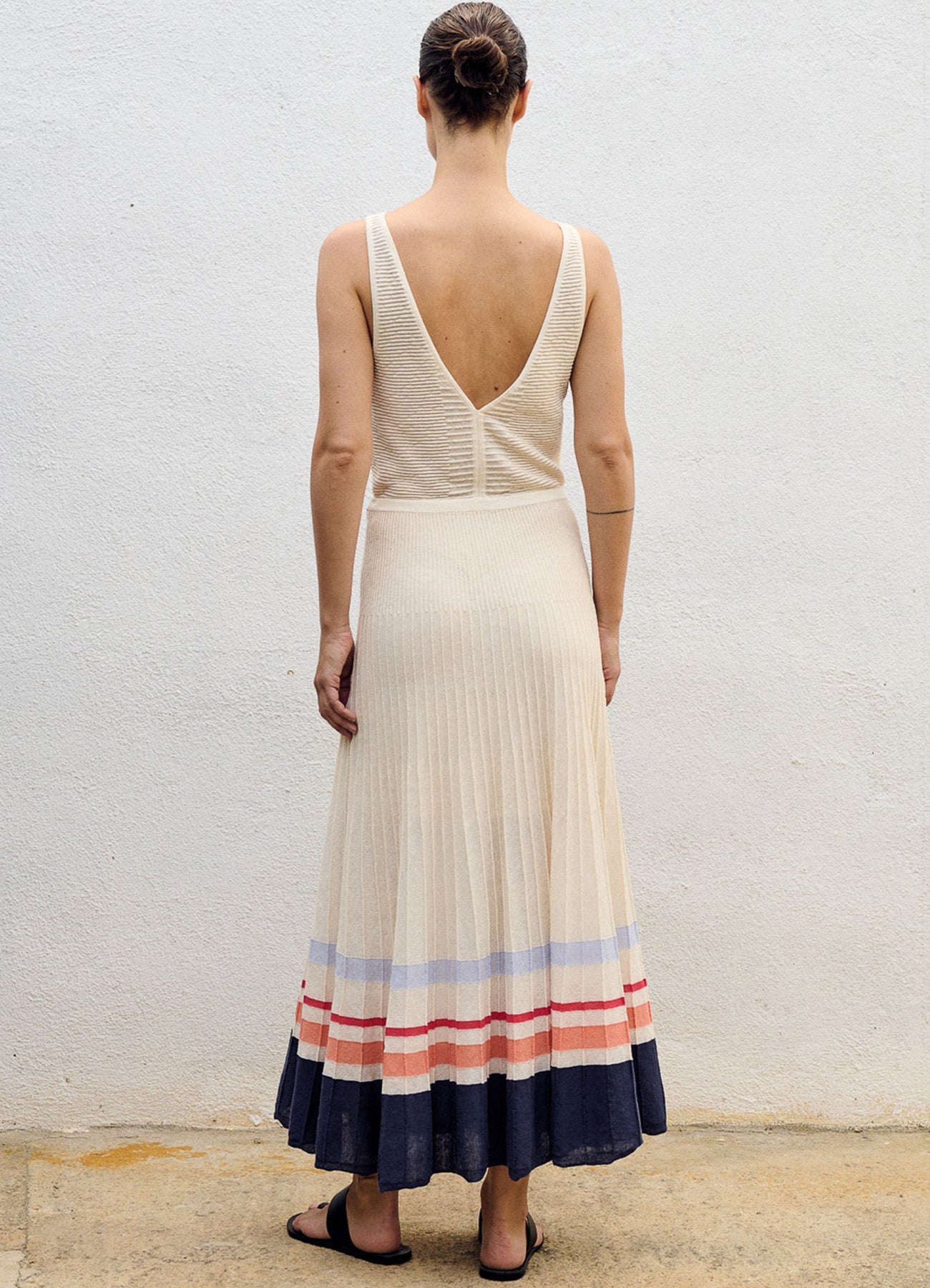 Dress : Unique Colour