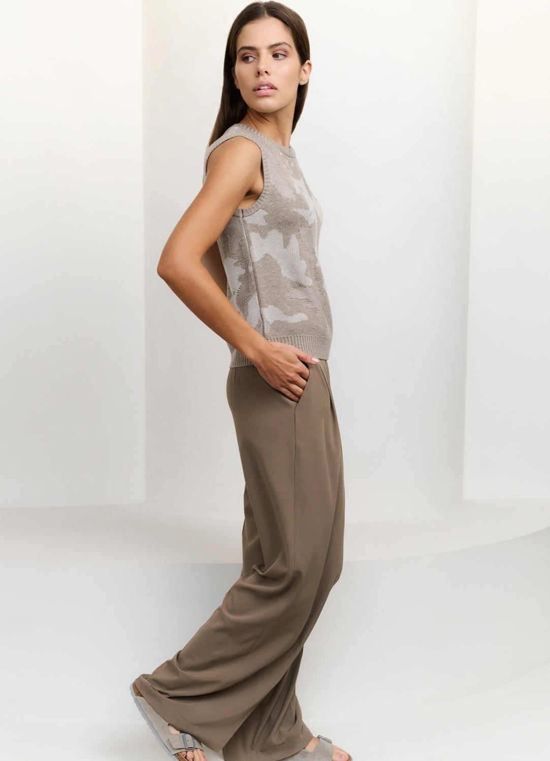Woven Wide Leg Trousers : Greyish Brown 99948