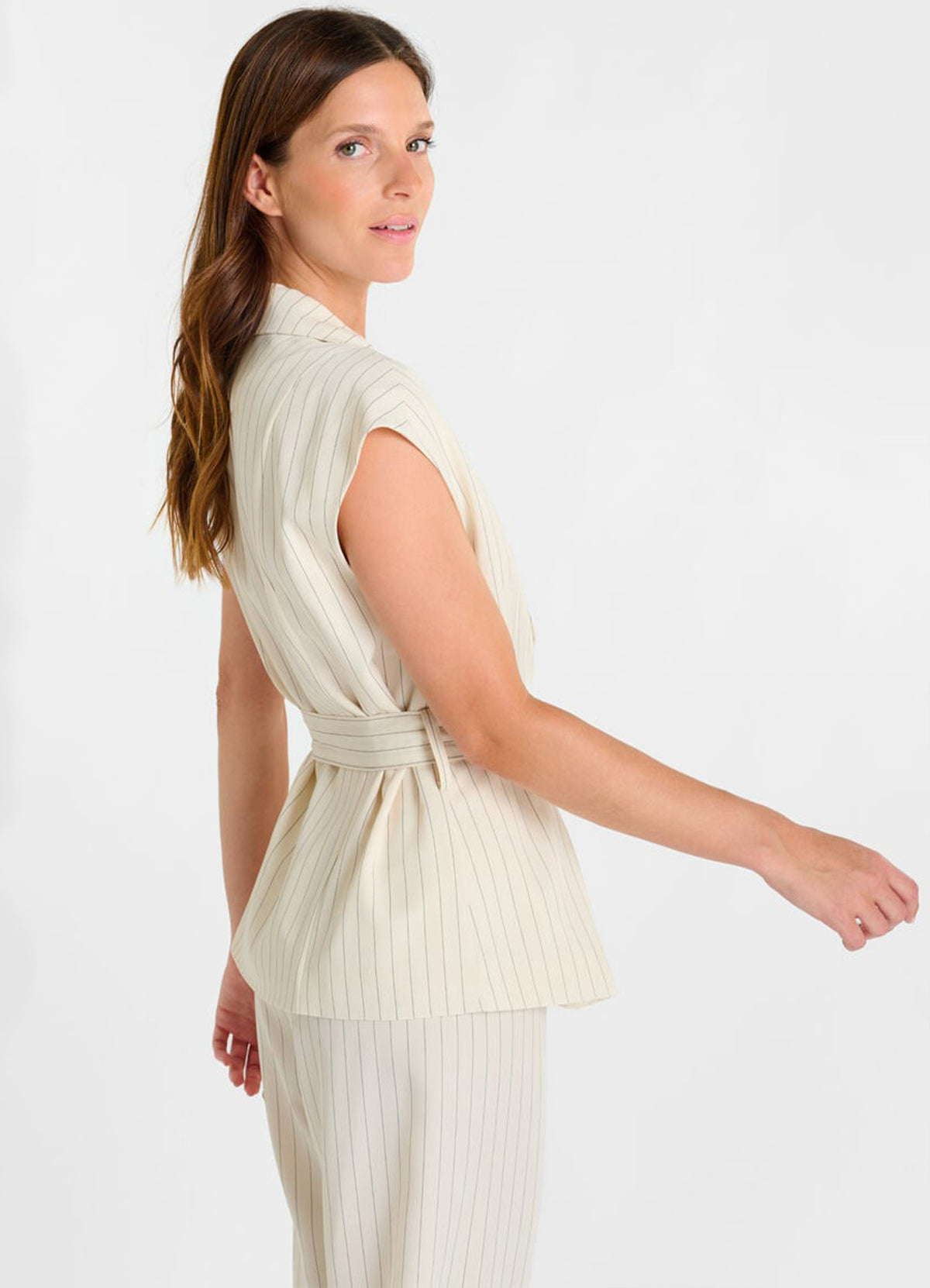 Sleeveless Jacket : Chalk