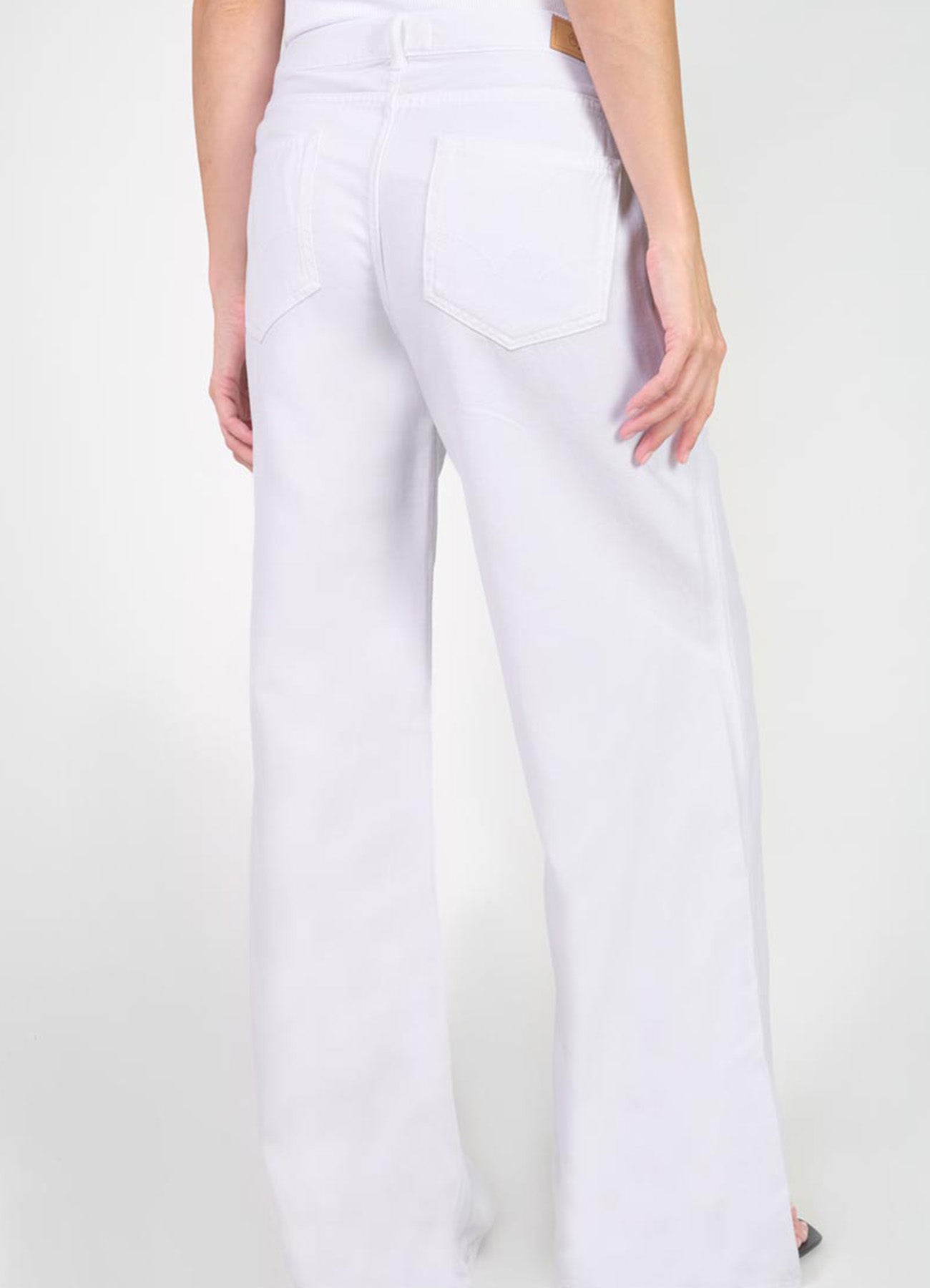 Pants : White